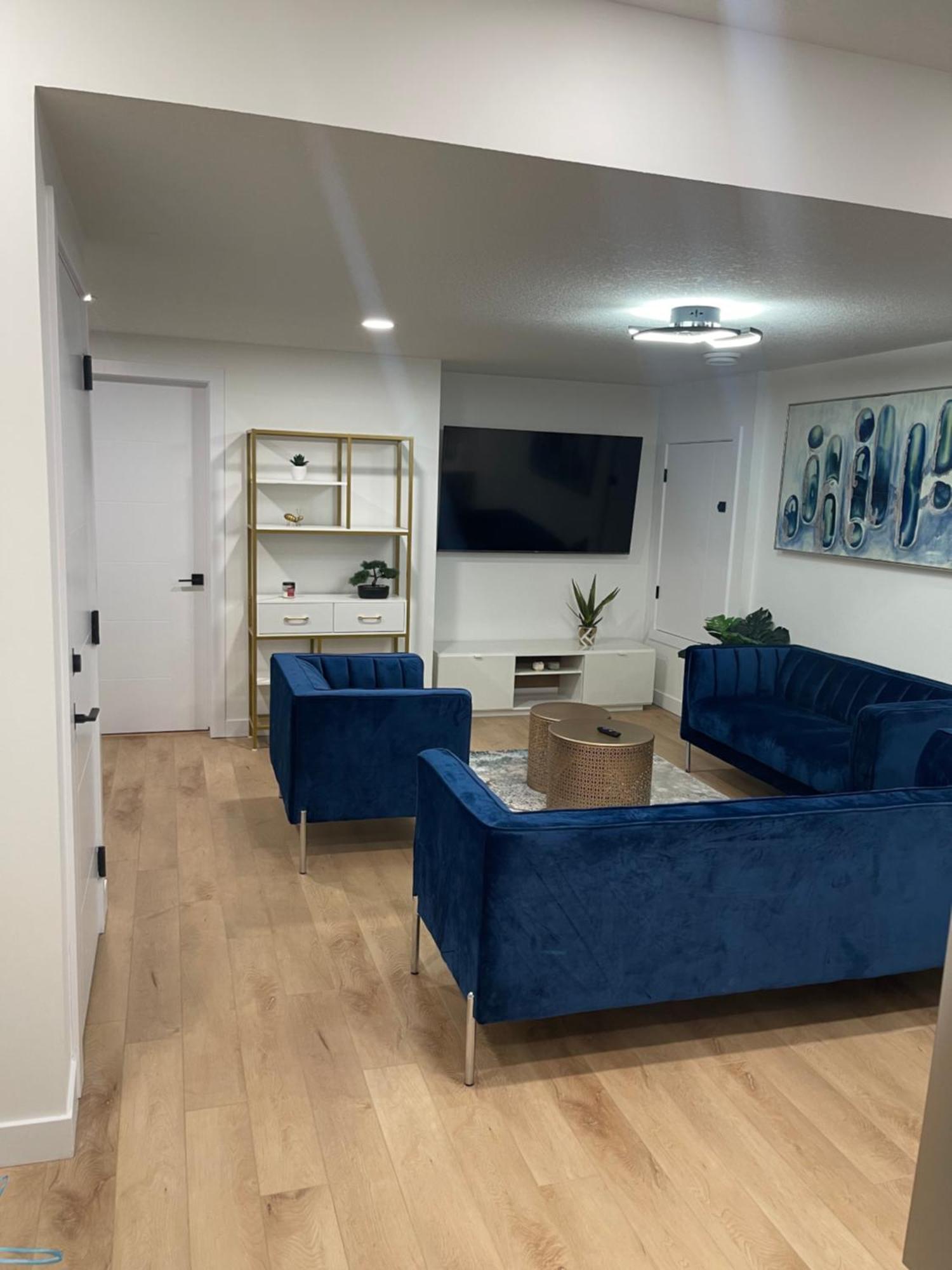 Stylish 2 Bedroom Suite In Sw Edmonton Close To Windermere And Edmonton International Airport Εξωτερικό φωτογραφία