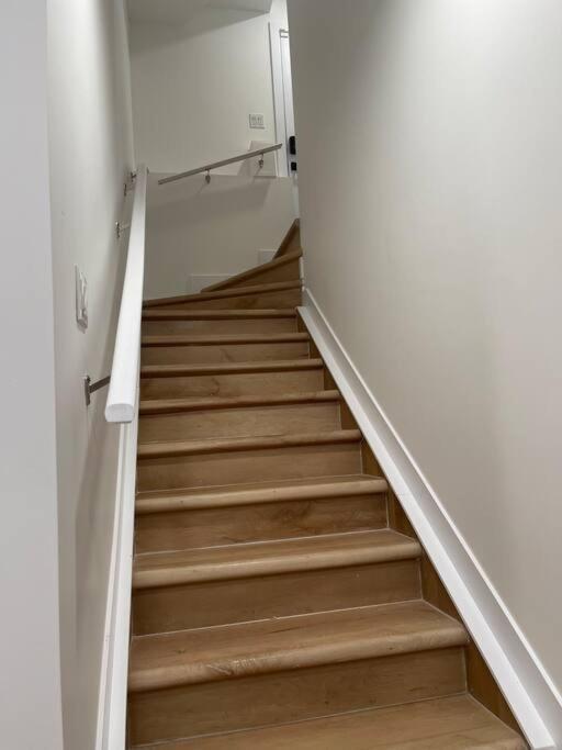 Stylish 2 Bedroom Suite In Sw Edmonton Close To Windermere And Edmonton International Airport Εξωτερικό φωτογραφία